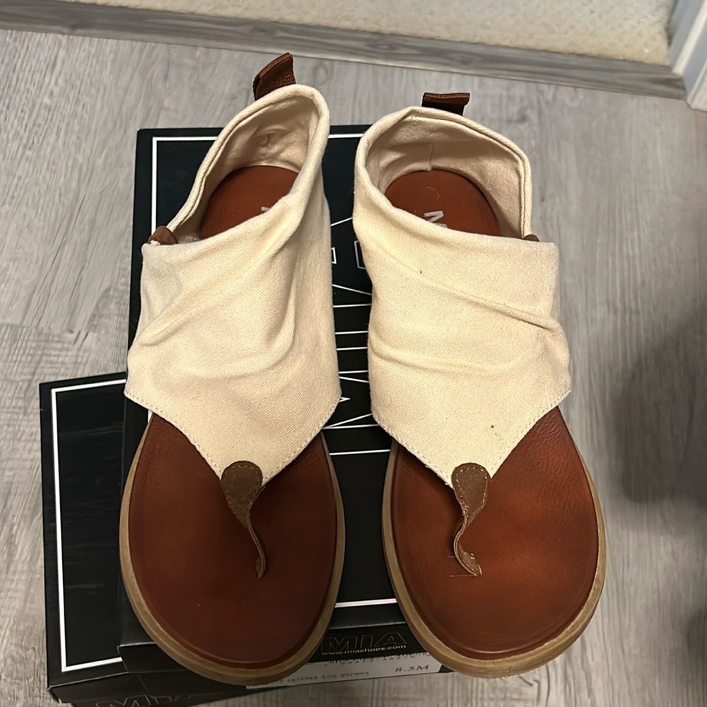 MIA CanVas sandals size 8.5 worn once